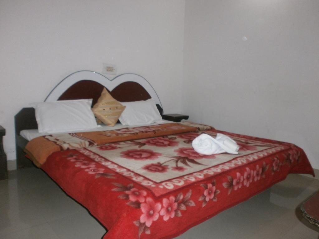 Hotel Safari Агра Номер фото